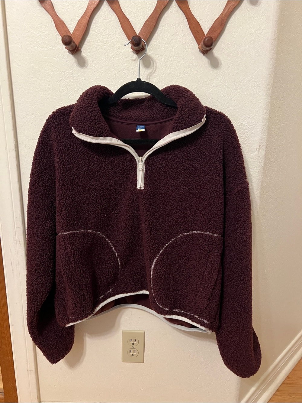 Old Navy Women's Sherpa Half-Zip Pullover - Deep Plum with White Trim